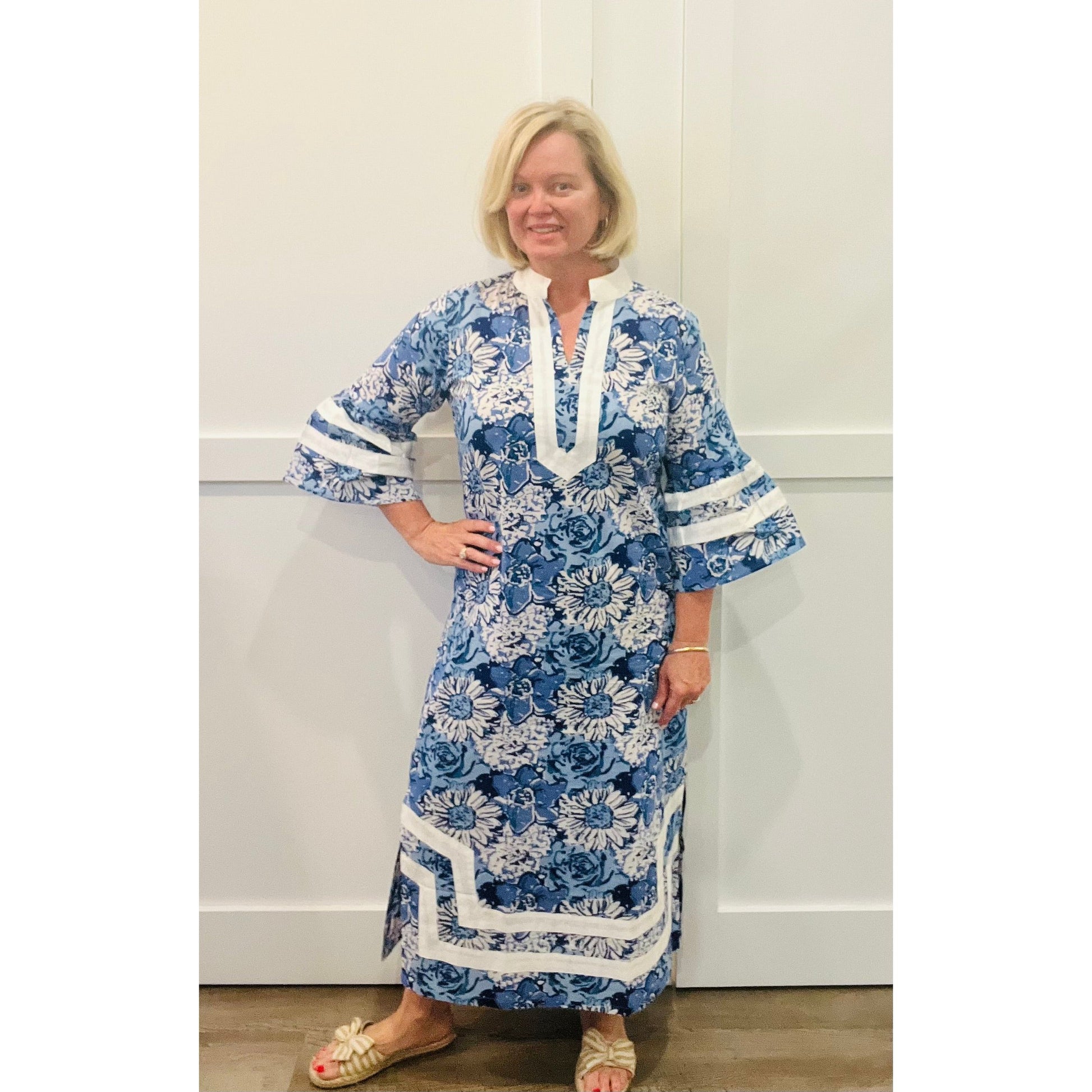 Elizabeth Taylor blue and white floral maxi kaftan dress