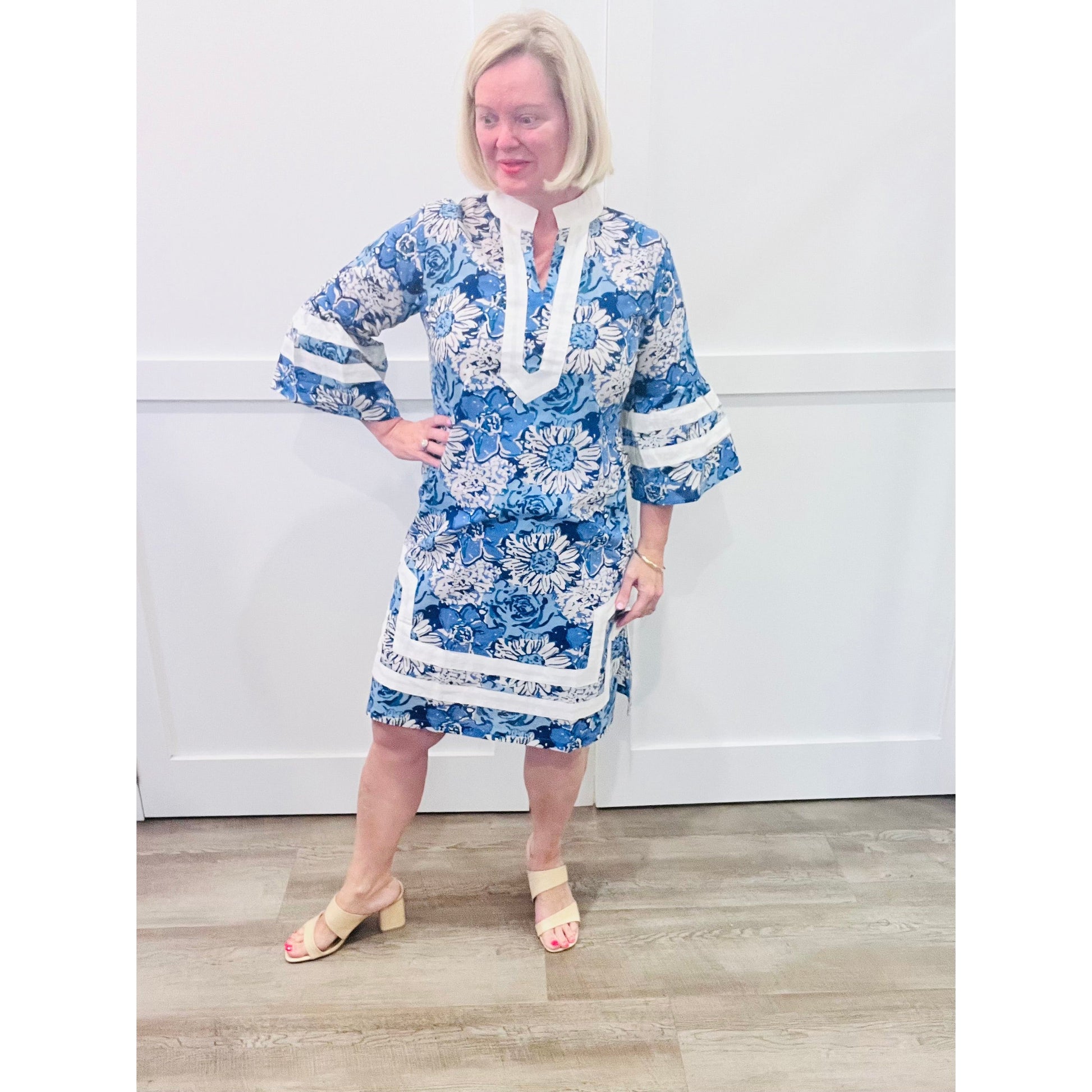 Elizabeth Taylor blue and white floral kaftan dress short