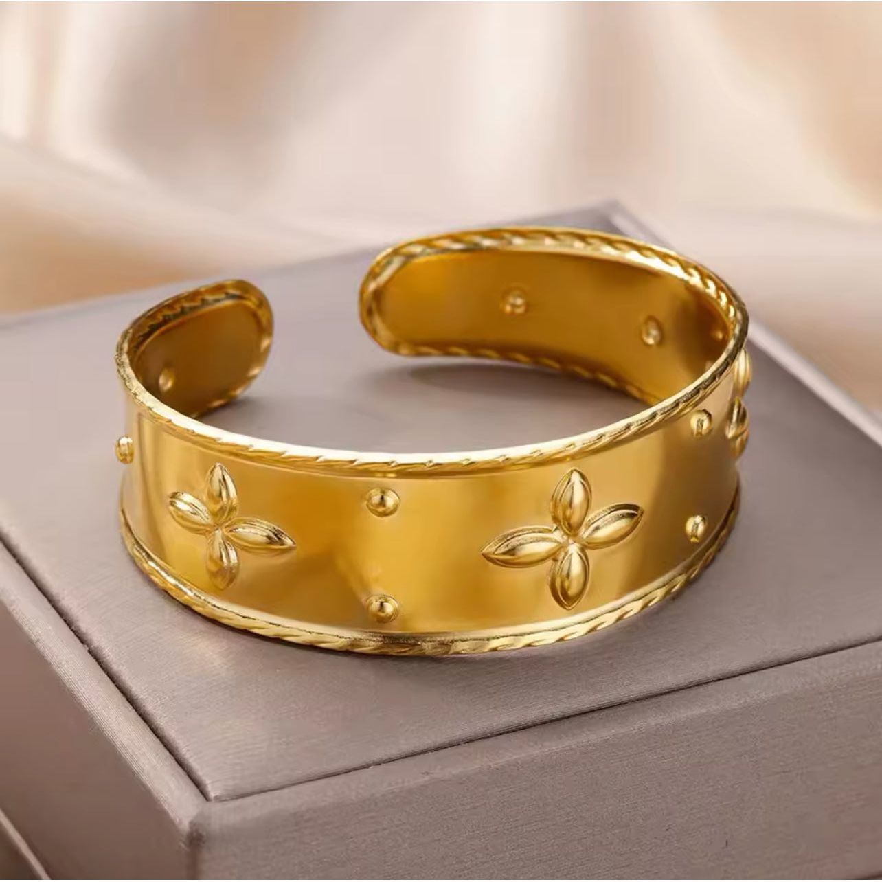 Dolce cuff