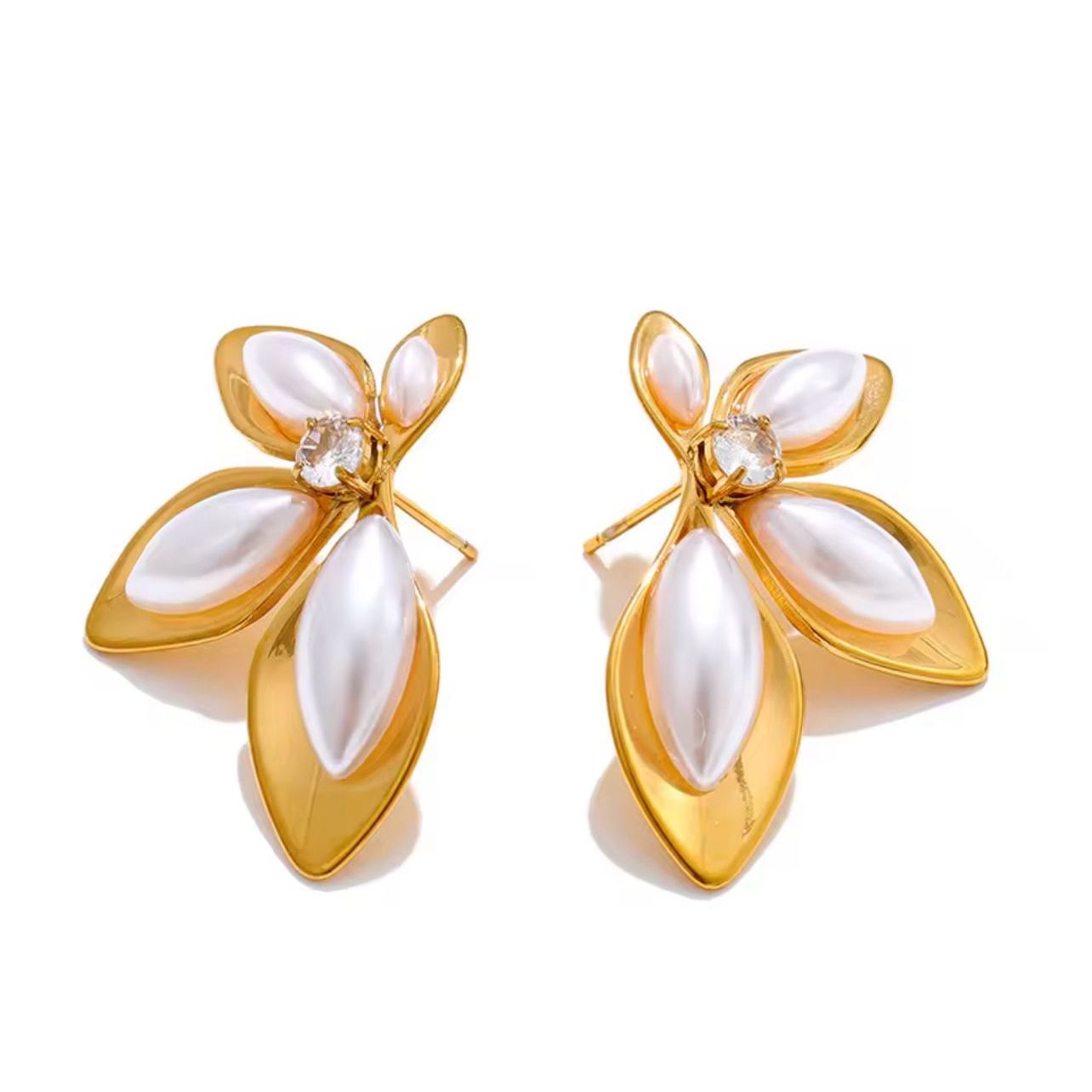 Holly Pearl Earrings
