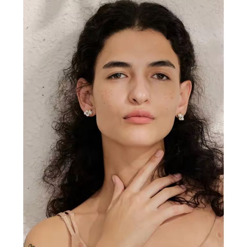 Mistletoe Pearl earrings