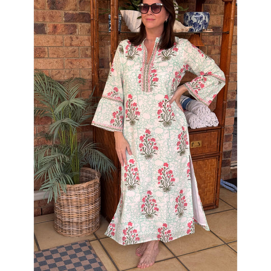 Your Perfect European Summer Companion: The Versatile Martha’s Vineyard Label Kaftan