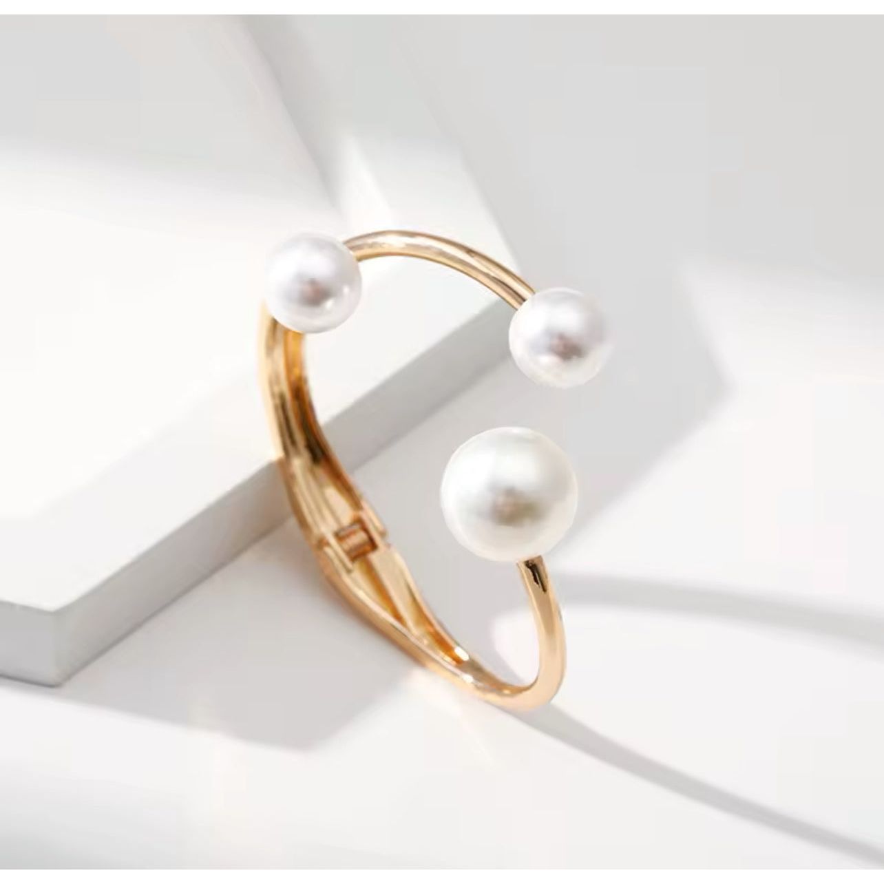 Pearl gold bangle