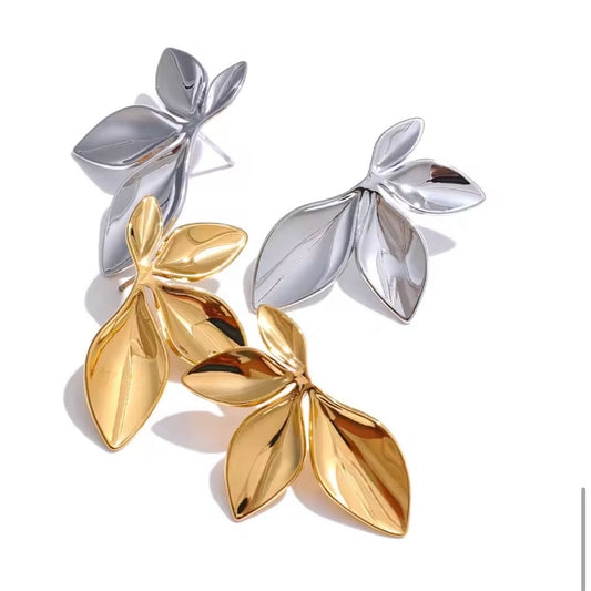 Holly earrings in gold and silver