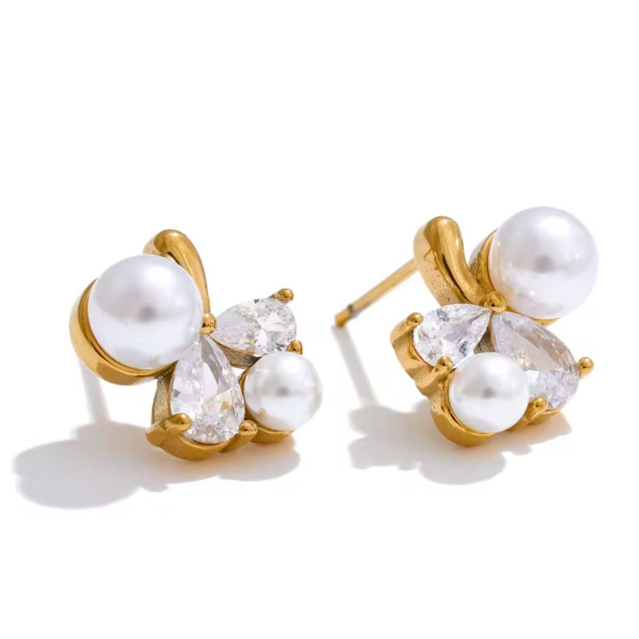 Mistletoe Pearl earrings