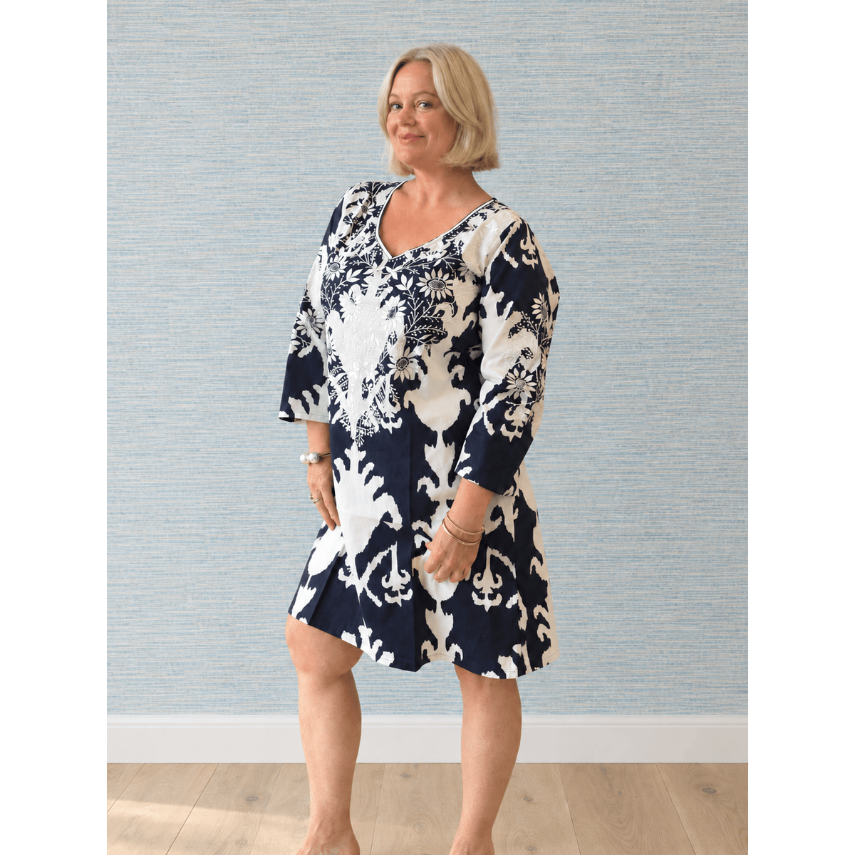 Mrs Dellacorte  Navy Short Side